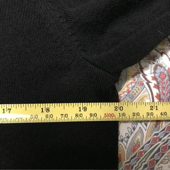 Calvin Klein 100% Merino Wool V-Neck Sweater - Picture 7 of 9